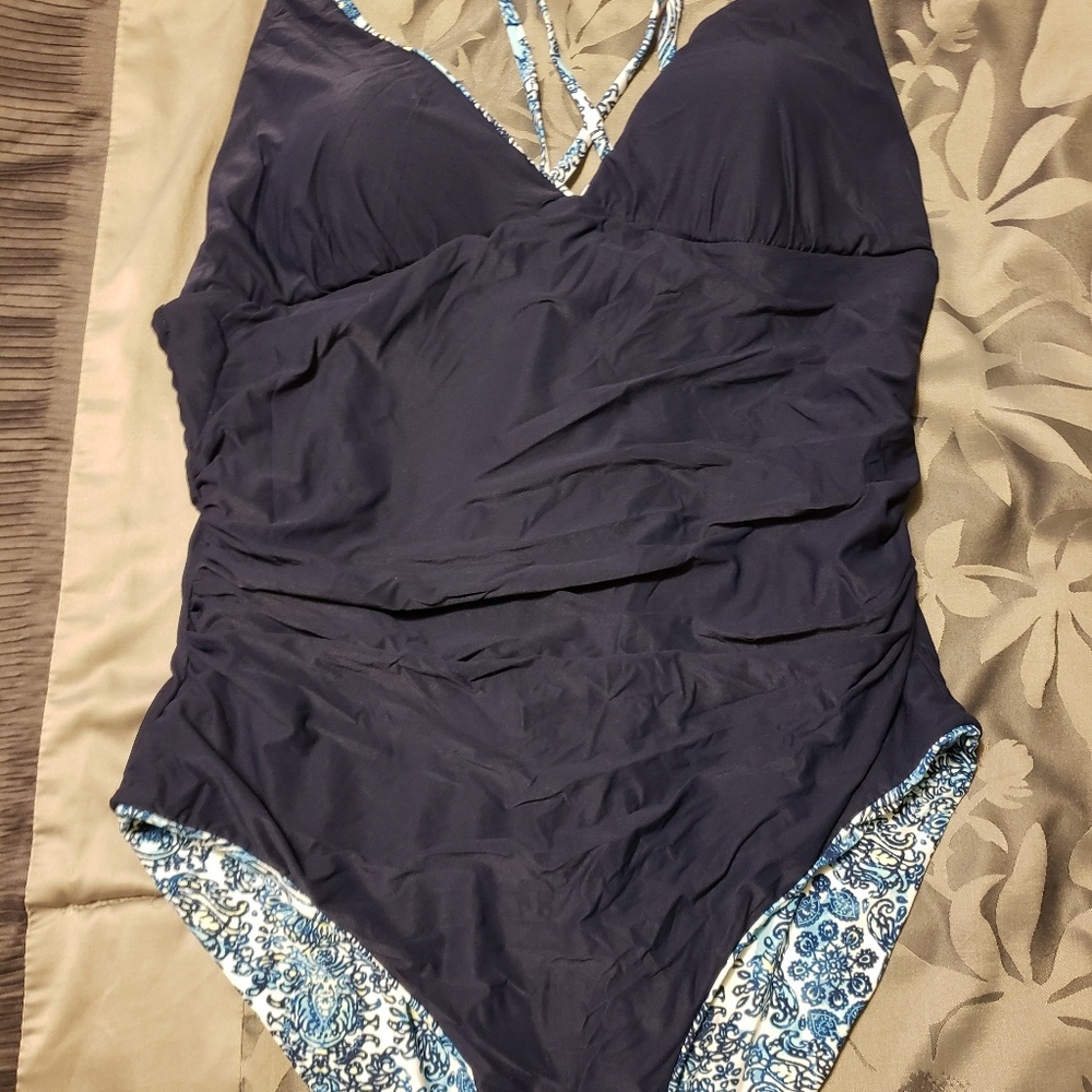 Reversible one piece - Picture 3 of 4